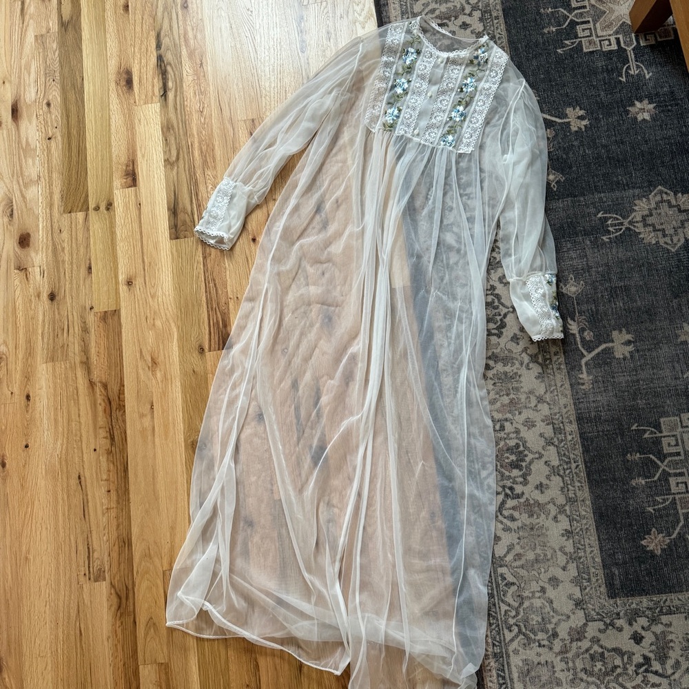 Elegant Sheer White Robe - Picture 7 of 7